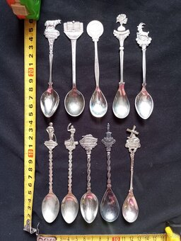 Sběratelské lžičky, vidličky, nože - celkem 106 ks - 12