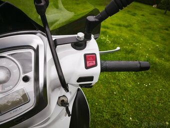 Kymco People GT 300i (2016) - 12