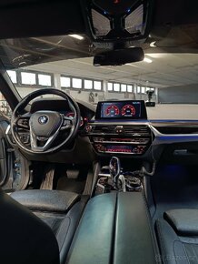 BMW 530D G30 Automat 8° 2017 140Tkm,vysoká výbava,servis - 12