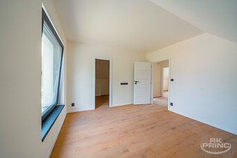 Prodej rodinný dům 4+kk, na pozemku 248 m2, Chrášťany, Český - 12