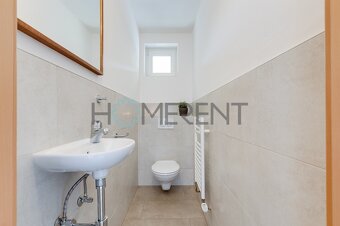Pronájem rodinného domu 4+1, 140m² terasa, garáž, sklep - Pr - 12