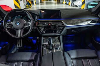 BMW M550d xDrive Touring, M-Technic, HUD, dověry... - 12