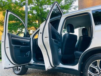 Mitsubishi Outlander 2.2D 4x4 AUT KAM VÝHŘEV TAŽNÉ SERVISKA - 12