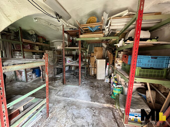 Prodej rodinného domu o velikosti 258 m2 na pozemku o veliko - 12
