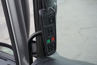 Scania G400 8x4 - třístranný sklápěč s hydraulickou rukou - 12