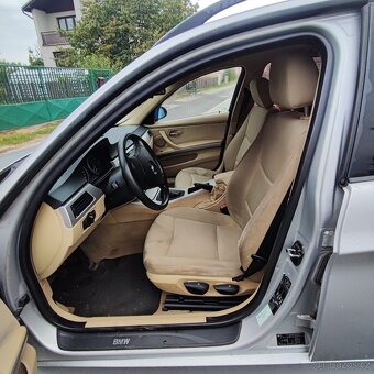 BMW 318d Tour 90kw - 12