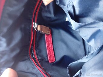 Nová kabelka Tommy Hilfiger, taštička Armani zdarma - 12