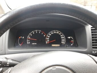Corola Verso 1,8 16V VVTI - 12