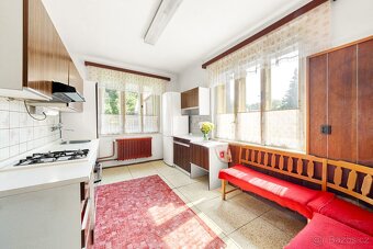 Rodinný dům s garáží, bytem a rozlehlou zahradou – Kralupy n - 12