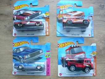 AUTÍČKA HOT WHEELS - 12