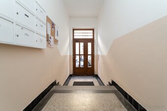 Nabízíme nový designový 4+KK po rekonstrukci – prostorný, sv - 12