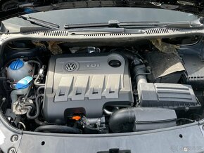 VW TOURAN 1.6 TDI  Koupeno v ČR Nová stk - 12