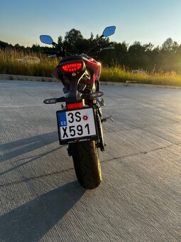 Honda CB125R - 12