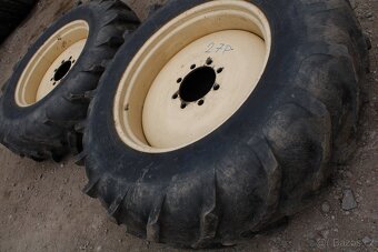 Zetor 12011 16145 zadní kola 18.9-34 vzorek 70% 12 pláten - 12