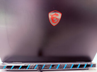 MSI TITAN 18 HX A14VIG - 12