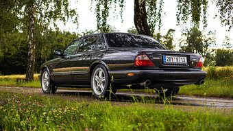 Jaguar XJR X308 - 12