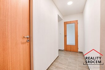 Pronájem zrekonstruovaného bytu 3+0 s balkónem, 55 m2, ul. V - 12