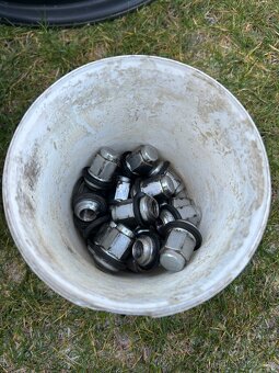 Plechové disky 14” s poklicemi - 12