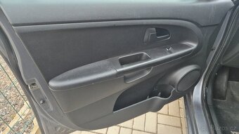 Kia Venga 1.6 i - 12