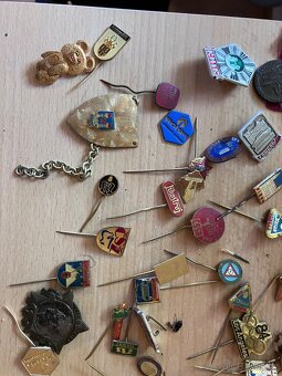 Různé druhy odznaků - 12