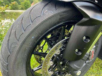 Triumph Rocket 3 R STORM 2024 - 12