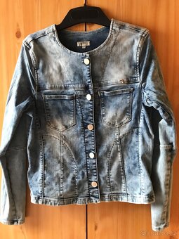 Svetry různých značek a střihů - 12