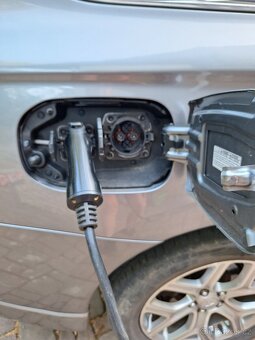 Mitsubishi Outlander PHEV - 2014  + zimní kola, odpočet DPH - 12