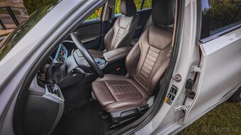 BMW 330e touring xdrive - 12