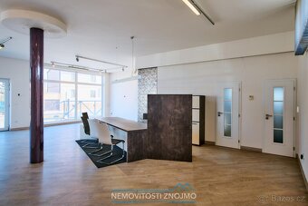 Stavební pozemek s multifunkčním využitím a showroomem  1801 - 12