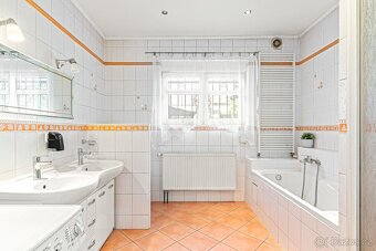Prodej rodinného domu 5+kk s garáží, ul. U nové dálnice 703, - 12