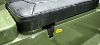 1místný elektrický Jeep Willys s 2.4G bluetooth DO, olivová - 12
