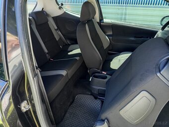 Prodám Peugeot 207 1,4 70kw, benzín, manuál - 12