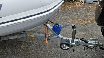 Motorový člun Grand S420NL + Yamaha + přívěs - 12