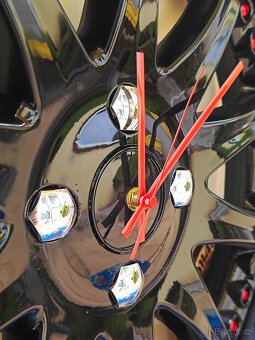 Hodiny z černého alu kola - Autonábytek Kovář - 12