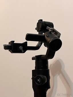 Panasonic Lumix G9 + Leica 12-60mm f/2.8-4 + Ronin S - 12