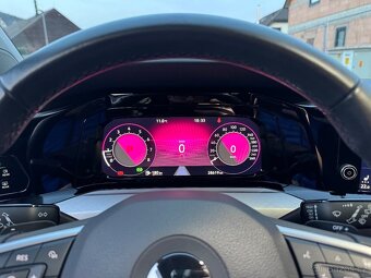 Volkswagen Golf VIII 1.0 eTSI/DSG/ČR-2. majitel/Life/28 tkm - 12