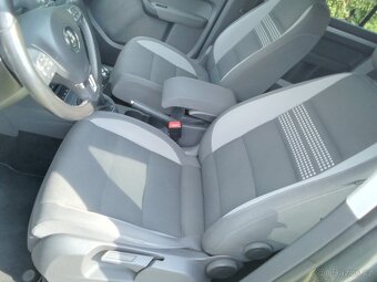 Touran 2.0 TDI r.v.2014 Top originální stav serviska - 12