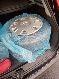 Ford focus kombi 1,6i 74kw - 12