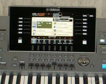 Yamaha Tyros 5 61 v dobrém, dobře udržovaném stavu. - 12