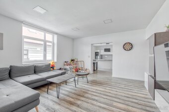 Prodej rodinného domu s potenciálem přes 270 m2 plochy - 12