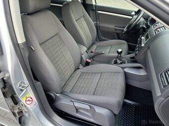 Volkswagen Golf 1.6 MPi - 12