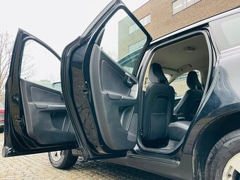 Volvo XC60 2.4D 5VÁLEC 4x4 120KW AUTOMAT NAVIGACE SENZORY - 12