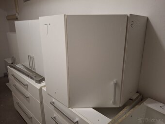 Kuchyňská linka se spotřebiči - 12