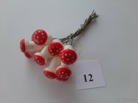 OZDOBNÉ KVĚTY NA ŠATY - 12