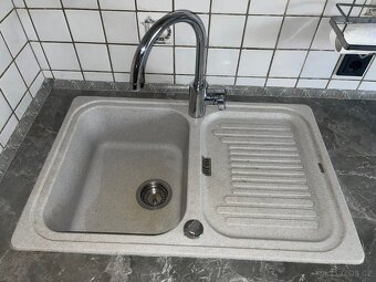 Rustikální kuchyňská linka se spotřebiči - 12