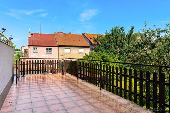 Prodej domu vhodného k podnikání, se skladem a garáží, ul. U - 12