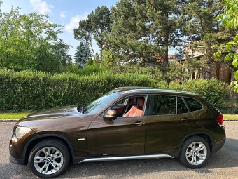 BMW X1 2,0D 130KW N47 Marrakesh brown, červená kůže - 12