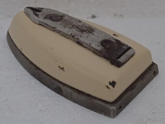 Retro nahřívací žehlička - 12