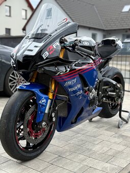 Yamaha r1 - 12