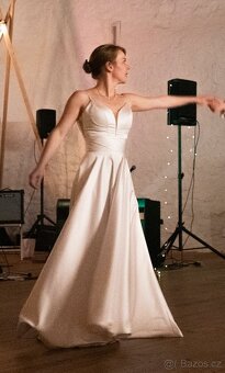 Svatební saténové šaty - 12